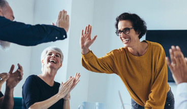 Meeting high fives 1600x600